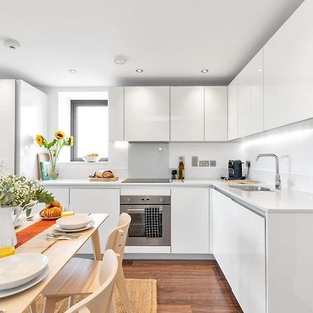 Modern Luxe Apt Just 10 Mins From Tower Bridge! Easy Access To Tube And Bus Лондон Экстерьер фото