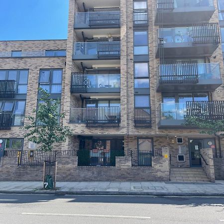 Modern Luxe Apt Just 10 Mins From Tower Bridge! Easy Access To Tube And Bus Лондон Экстерьер фото