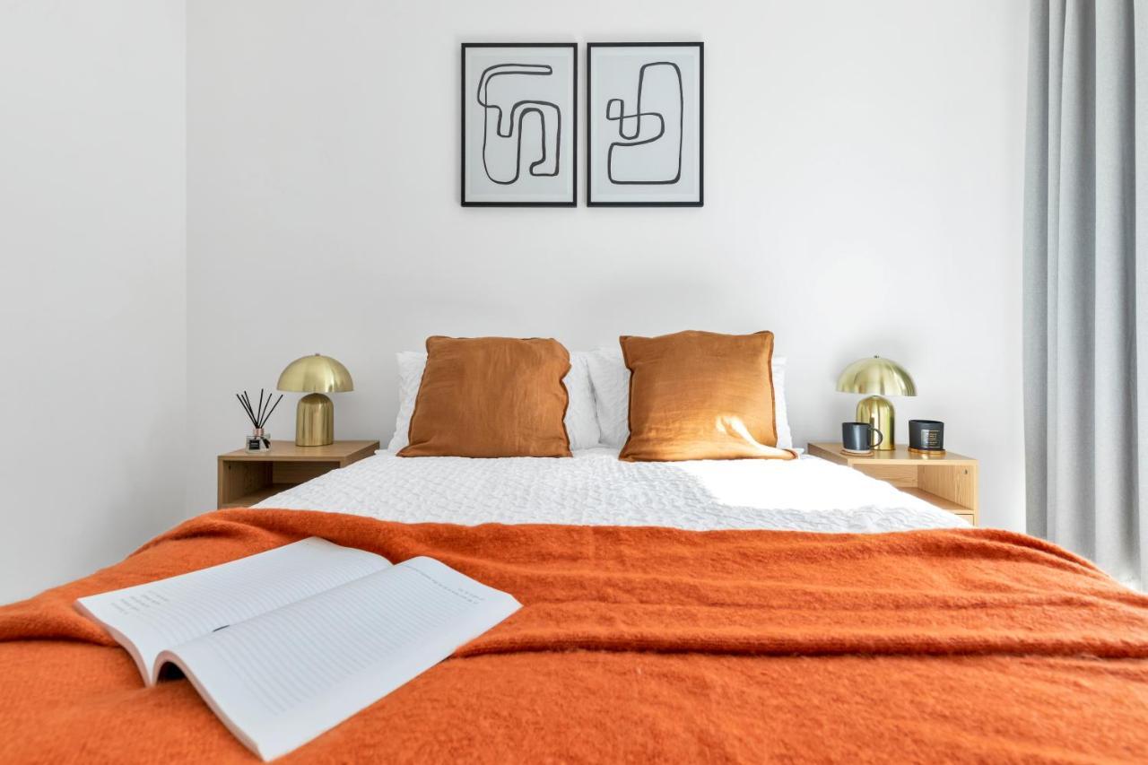 Modern Luxe Apt Just 10 Mins From Tower Bridge! Easy Access To Tube And Bus Лондон Экстерьер фото