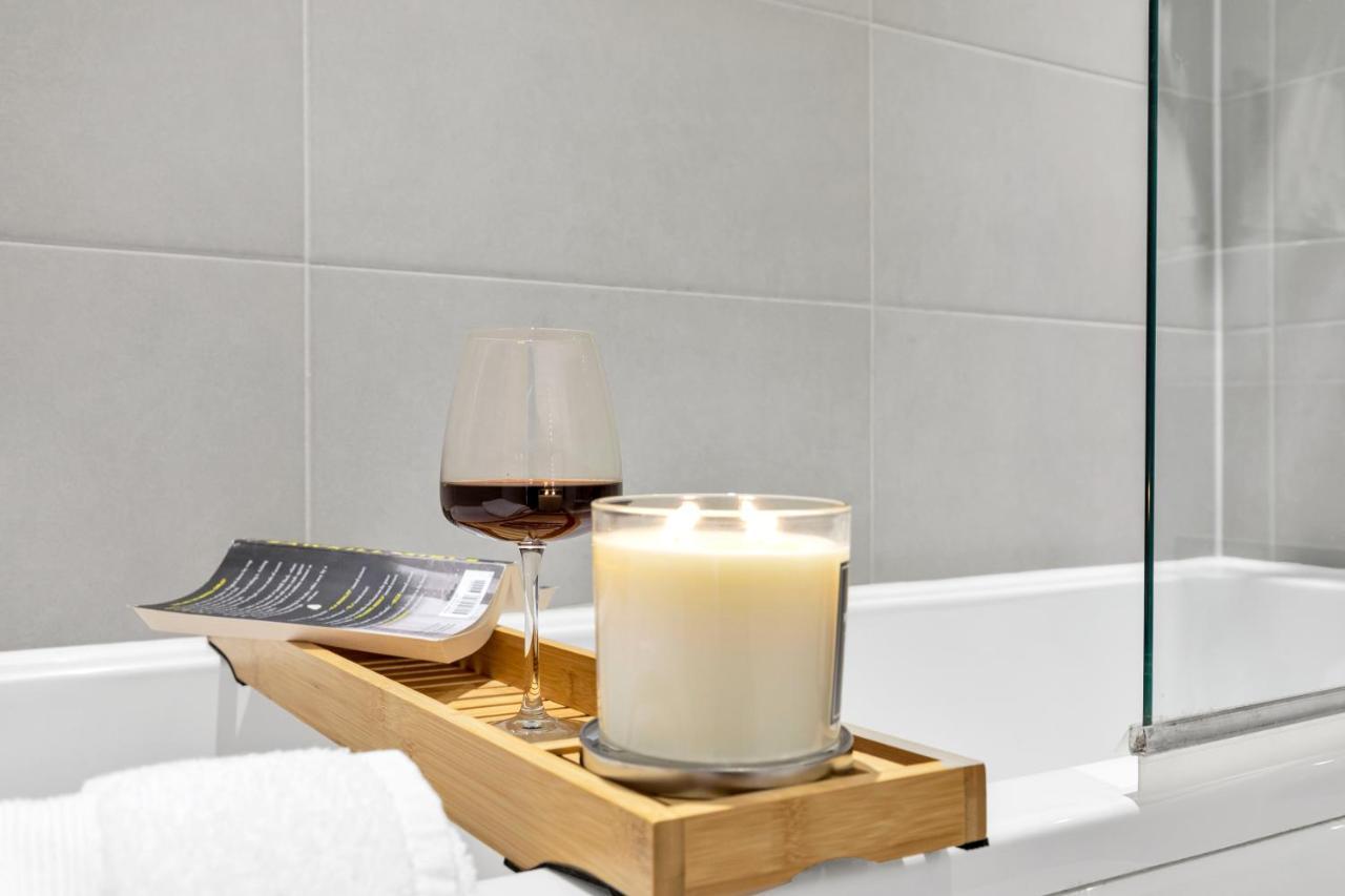 Modern Luxe Apt Just 10 Mins From Tower Bridge! Easy Access To Tube And Bus Лондон Экстерьер фото