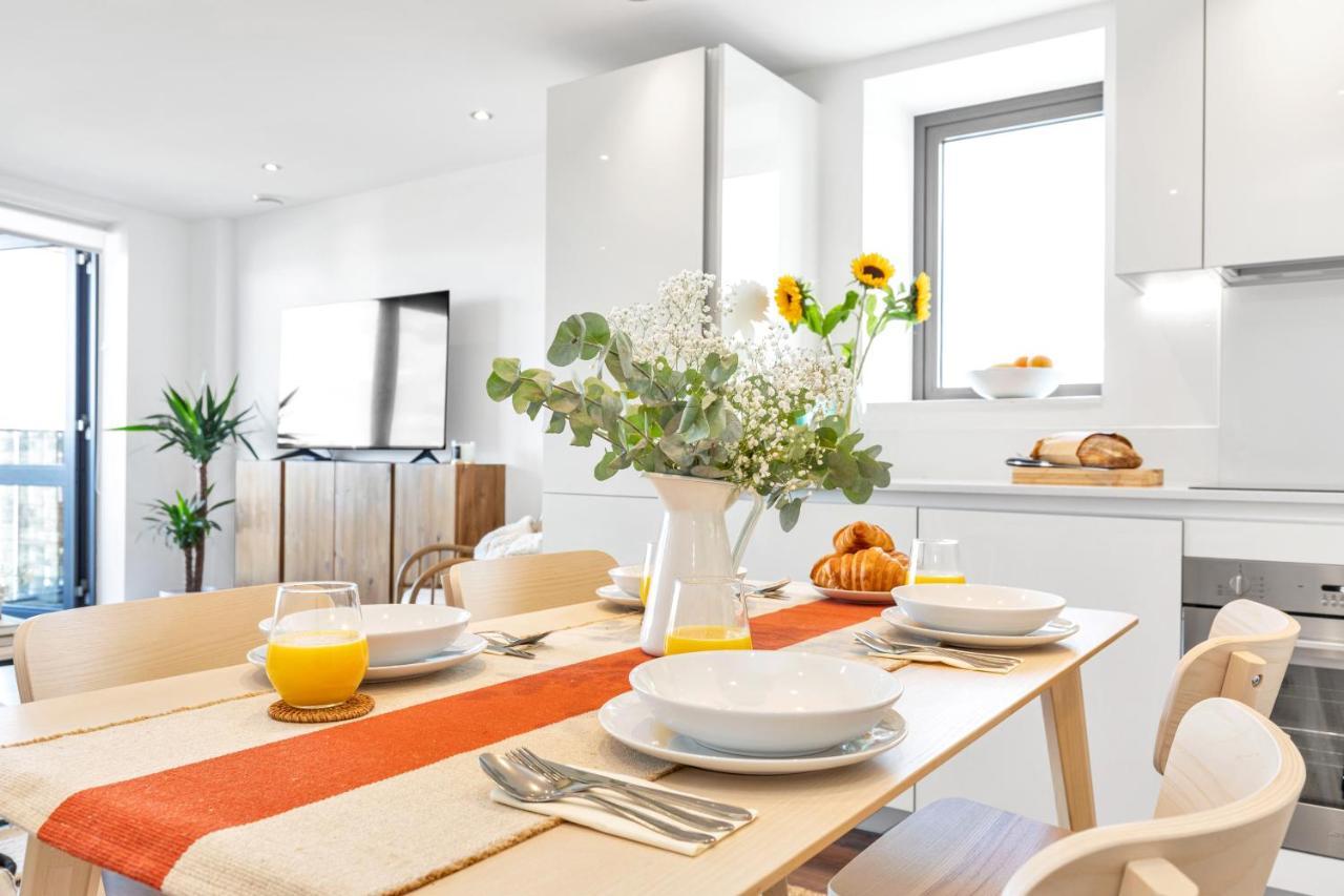 Modern Luxe Apt Just 10 Mins From Tower Bridge! Easy Access To Tube And Bus Лондон Экстерьер фото