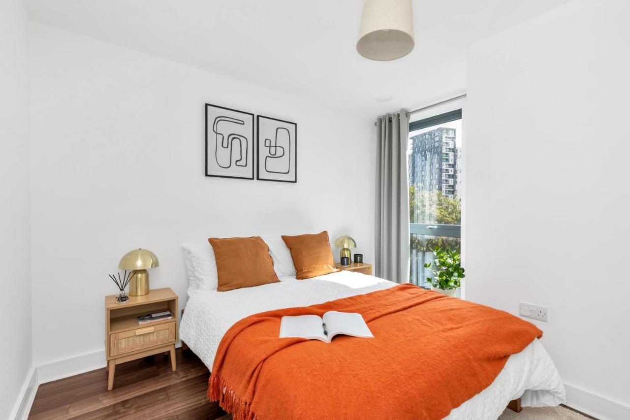Modern Luxe Apt Just 10 Mins From Tower Bridge! Easy Access To Tube And Bus Лондон Экстерьер фото