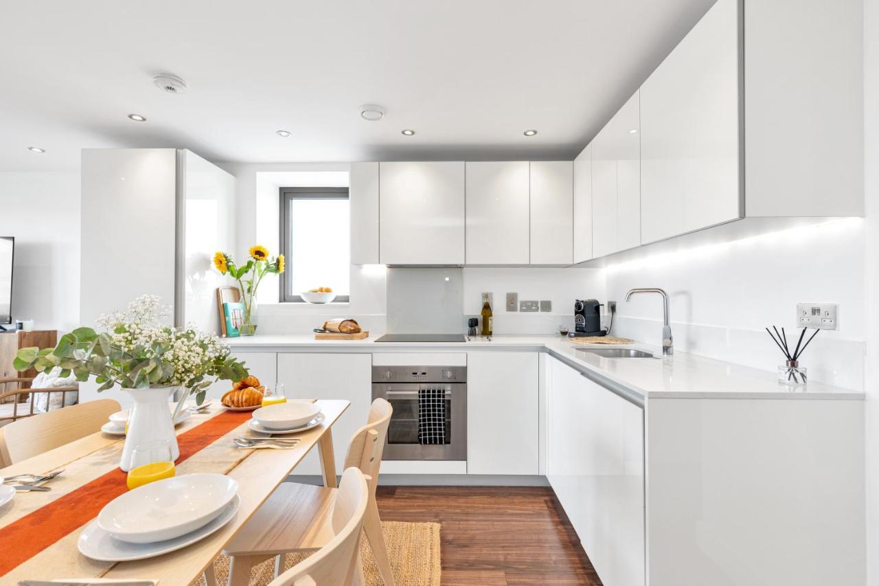 Modern Luxe Apt Just 10 Mins From Tower Bridge! Easy Access To Tube And Bus Лондон Экстерьер фото