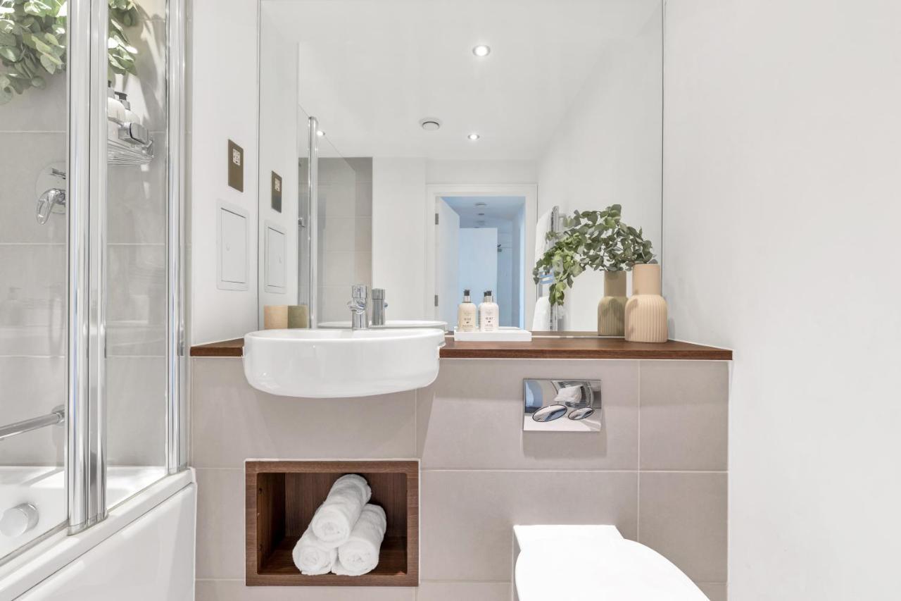 Modern Luxe Apt Just 10 Mins From Tower Bridge! Easy Access To Tube And Bus Лондон Экстерьер фото