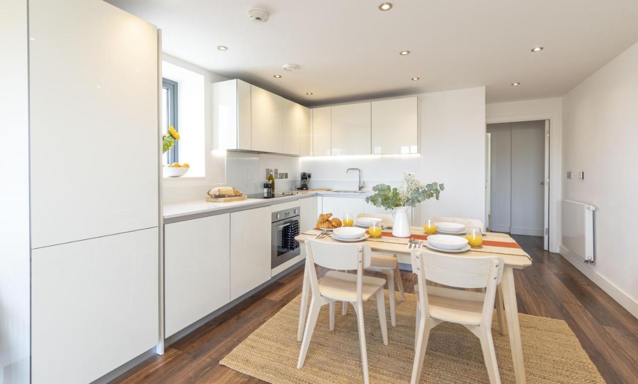 Modern Luxe Apt Just 10 Mins From Tower Bridge! Easy Access To Tube And Bus Лондон Экстерьер фото