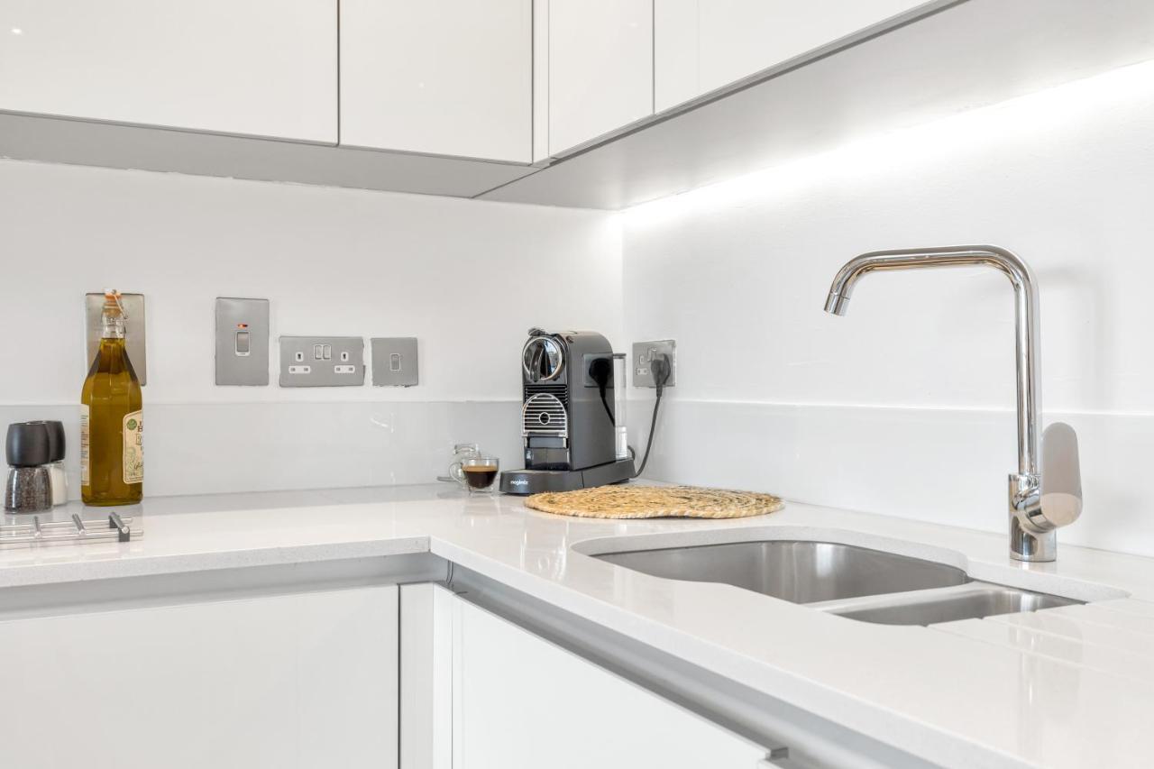 Modern Luxe Apt Just 10 Mins From Tower Bridge! Easy Access To Tube And Bus Лондон Экстерьер фото