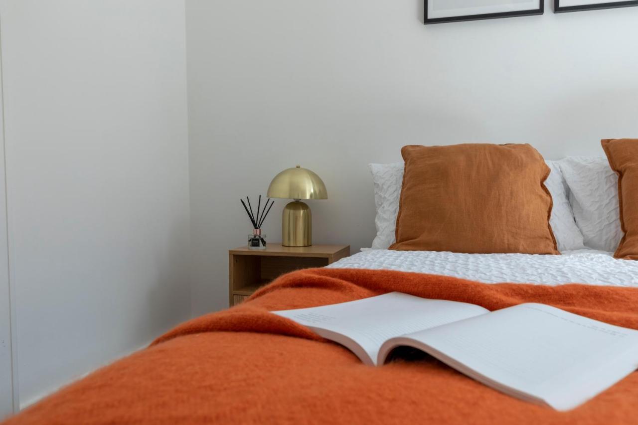 Modern Luxe Apt Just 10 Mins From Tower Bridge! Easy Access To Tube And Bus Лондон Экстерьер фото