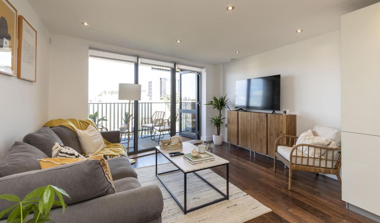 Modern Luxe Apt Just 10 Mins From Tower Bridge! Easy Access To Tube And Bus Лондон Экстерьер фото