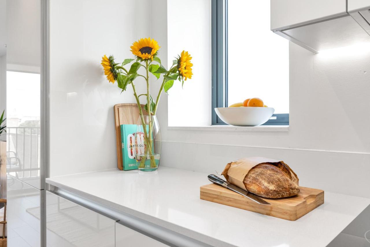 Modern Luxe Apt Just 10 Mins From Tower Bridge! Easy Access To Tube And Bus Лондон Экстерьер фото
