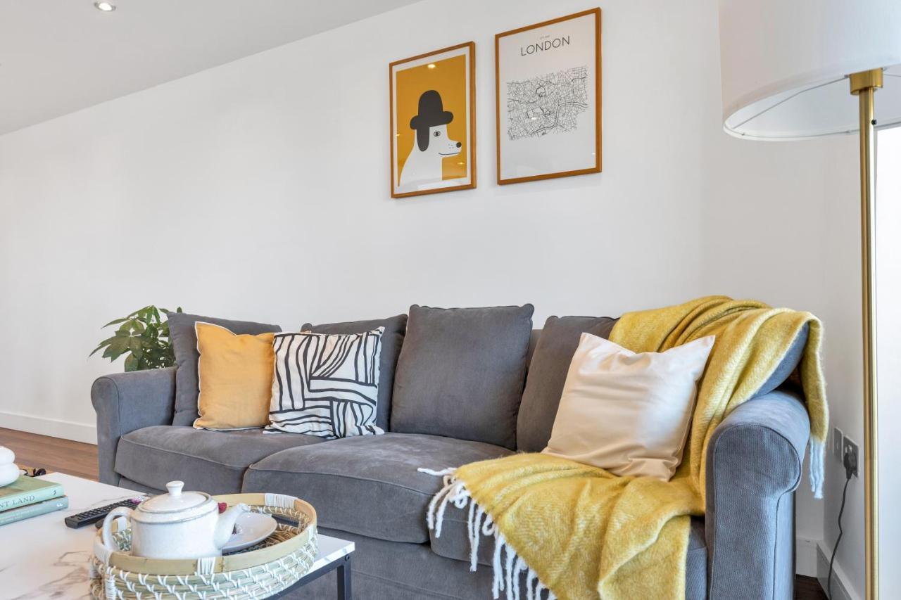 Modern Luxe Apt Just 10 Mins From Tower Bridge! Easy Access To Tube And Bus Лондон Экстерьер фото